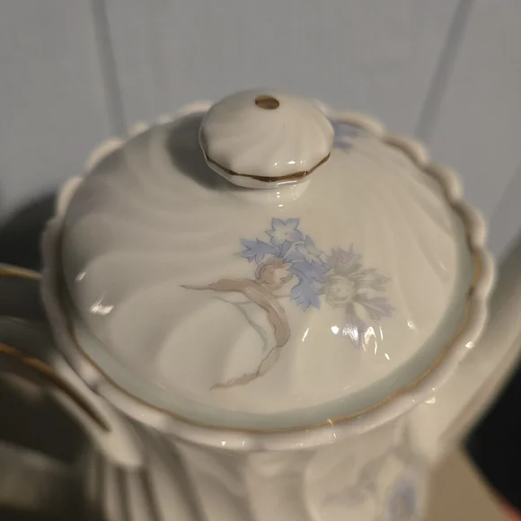 VINTAGE Haviland White Teapot with Blue Floral Design - Picture 6 of 16